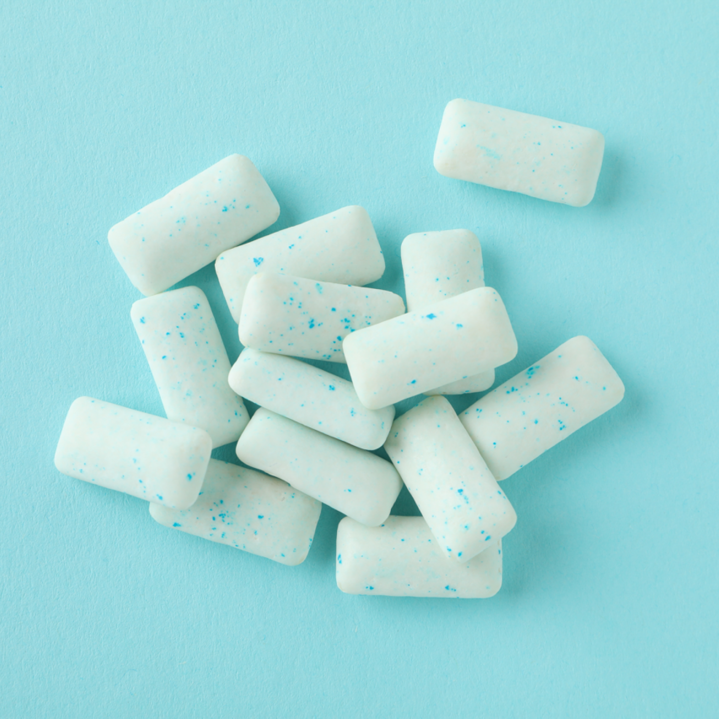 concept of chewing or bubble gum close up 2022 02 14 14 06 22 utc groot