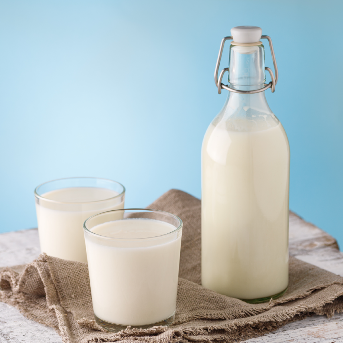 milk bottle and glass with milk 2022 04 26 02 24 34 utc groot